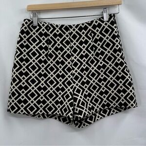 Zara Geometric High Waist Side Zip Shorts in Black / Off-White | Medium